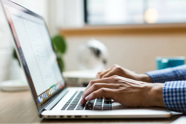 laptop-typing-marketing